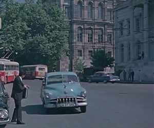 Yine bir Yeşilçam filminde Maçka Kampüsümüzü görüyoruz. Fatma Girik ve İzzet Günay’ın oynadığı 1970 yapımı Şoför Nebahat filminden kısa bir sahne ??  #ITU1773 #ITUMacka