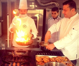 #Repost @rizacumhurdemir
···
Yemek Yapmak Sanattır ve Ancak Aşkla Yapılır Derlerdi de İnanmazdım. Bakınız Alev Alev Yakıyor  Aşk Gibi, Sevda Gibi ?? #arelüniversitesi #istanbul #bosporus #areluniversitesi #okul #college #collegelife #collage #bosphorus #gastronomy #asci #chef #wine #mutfak #kitchen #student #students #honor #cake #bread #homemade #ekmek #ogrenci #bakery #love #dinner #kitchen #foodporn